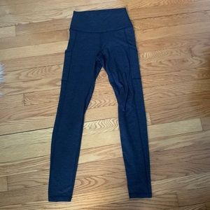 Navy blue aerie leggings with pockets.